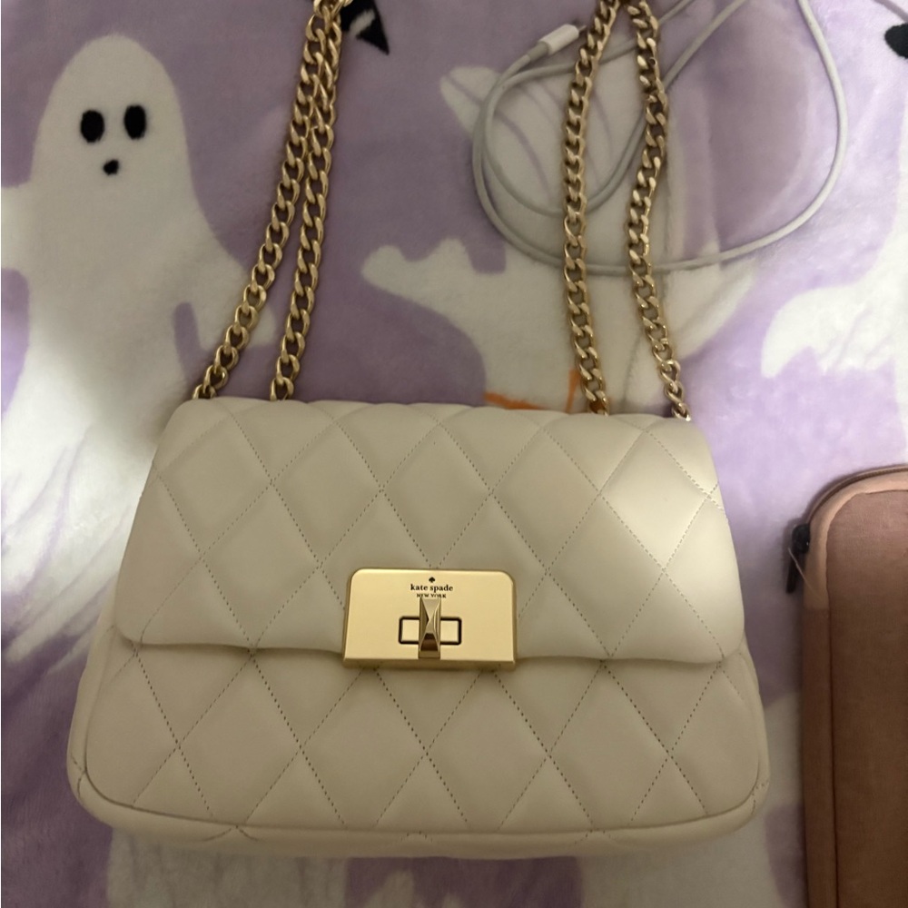 Kate Spade - Elegant Cream Quilted Shoulder Bag